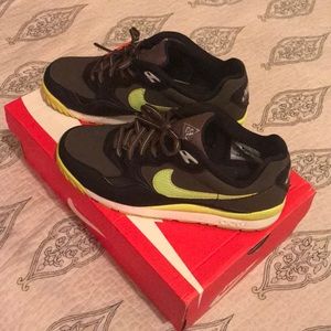 Nike Sneakers Size 5.5 Big Kids *Great Condition*